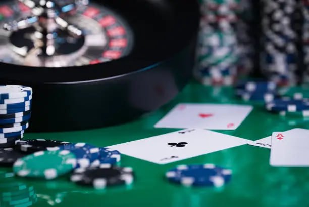 bambuhoki slot app interface showing live-dealer tables and betting markets on mobile screen